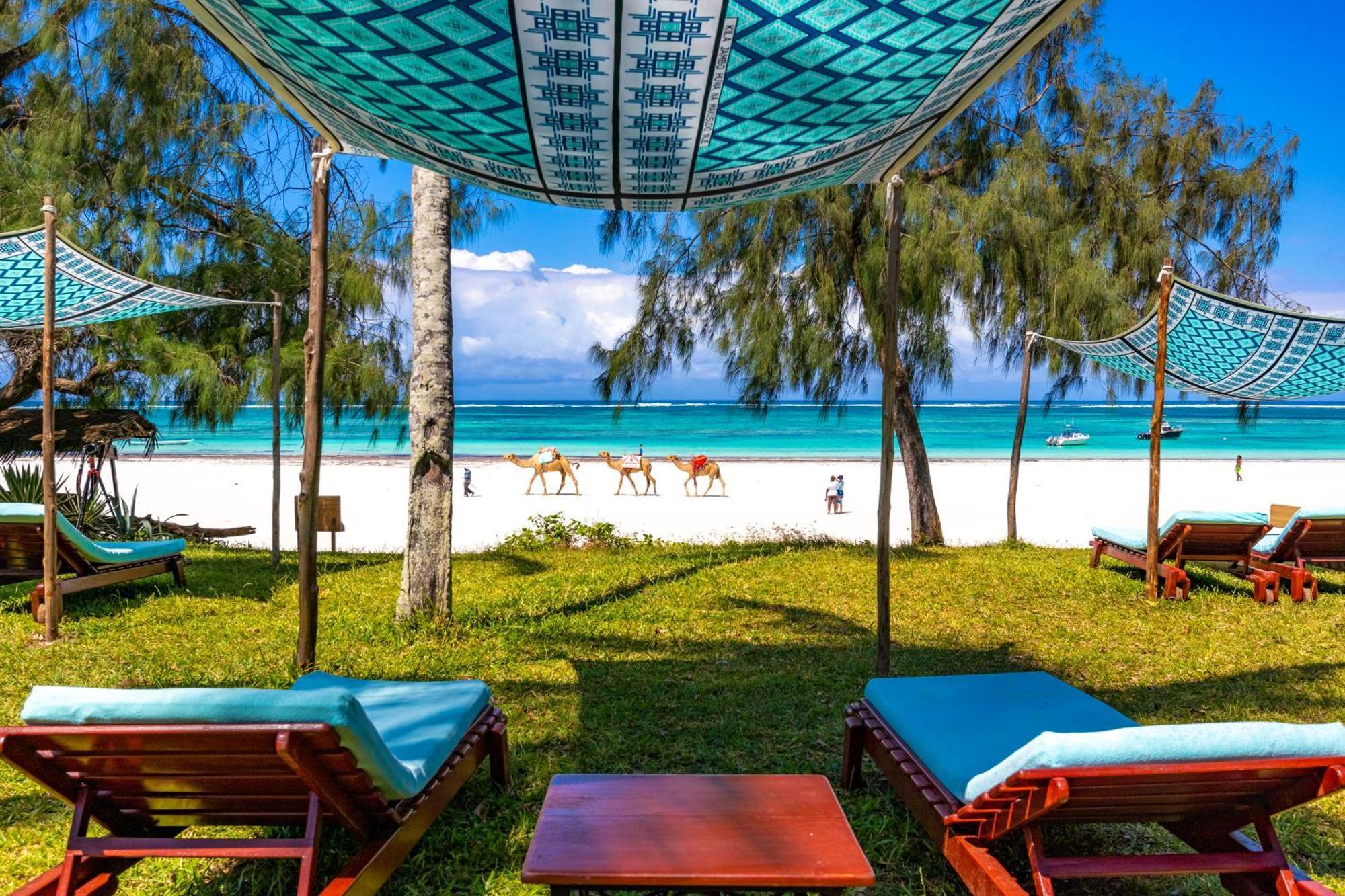 Nomad Beach Resort Диани-Бич Экстерьер фото