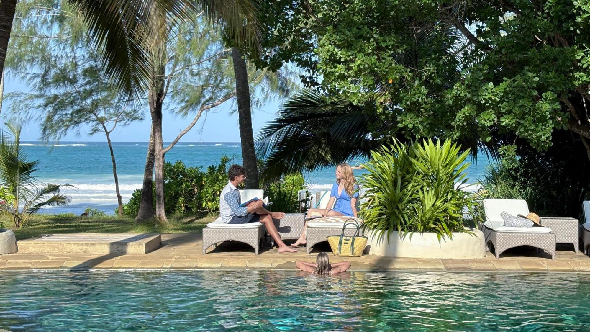 Nomad Beach Resort Диани-Бич Экстерьер фото