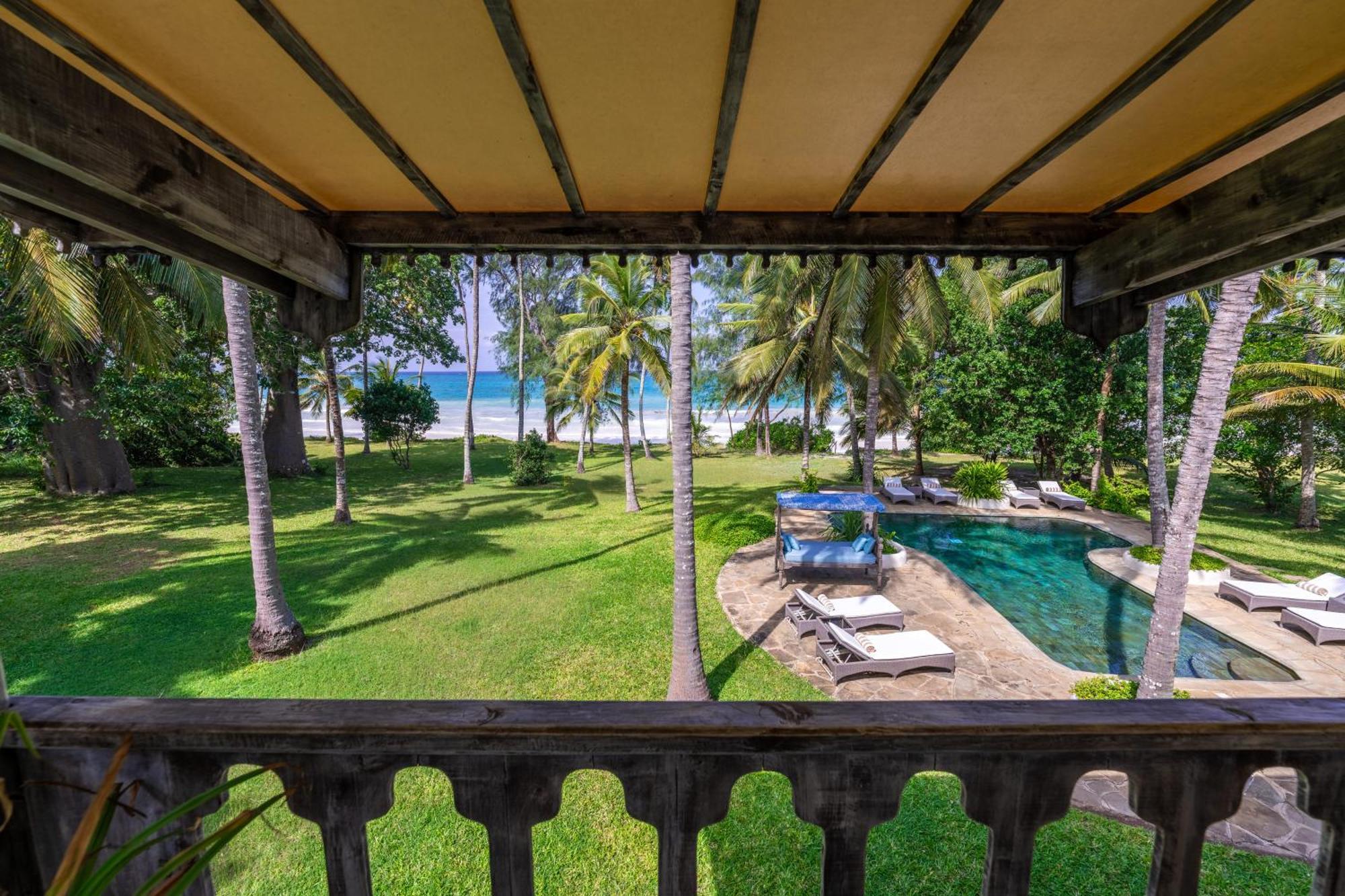 Nomad Beach Resort Диани-Бич Экстерьер фото
