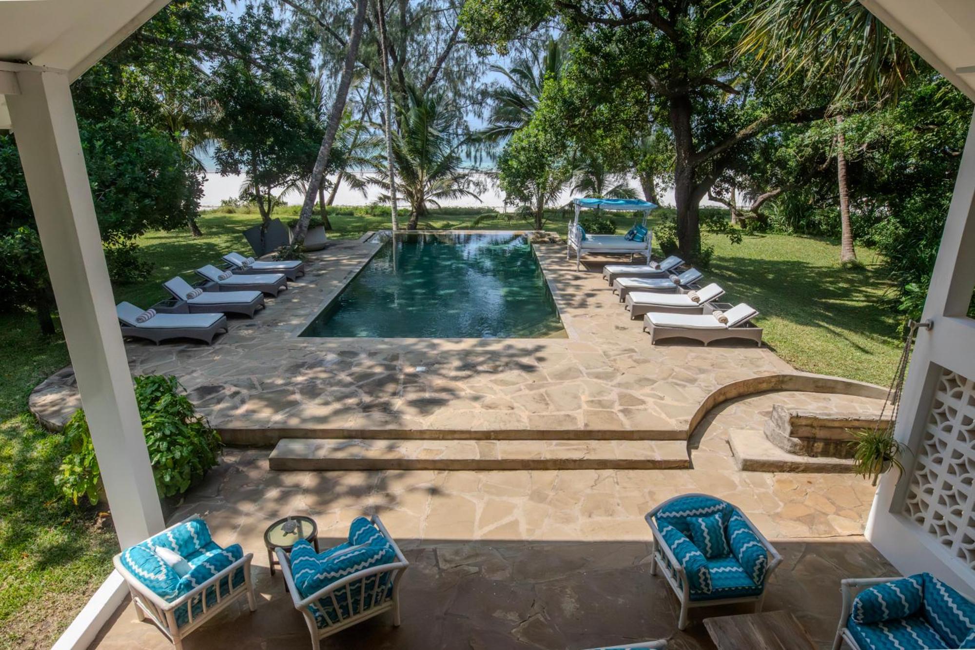 Nomad Beach Resort Диани-Бич Экстерьер фото