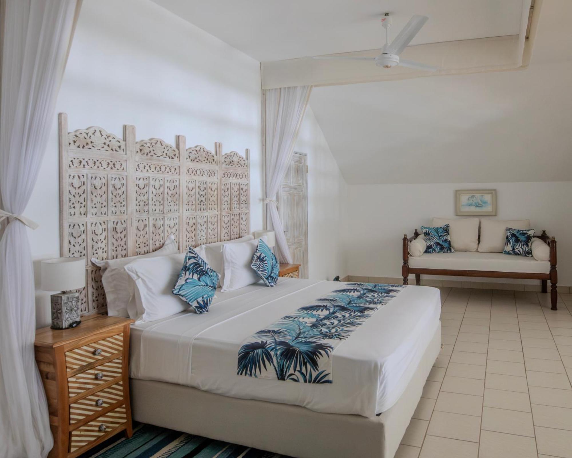 Nomad Beach Resort Диани-Бич Экстерьер фото