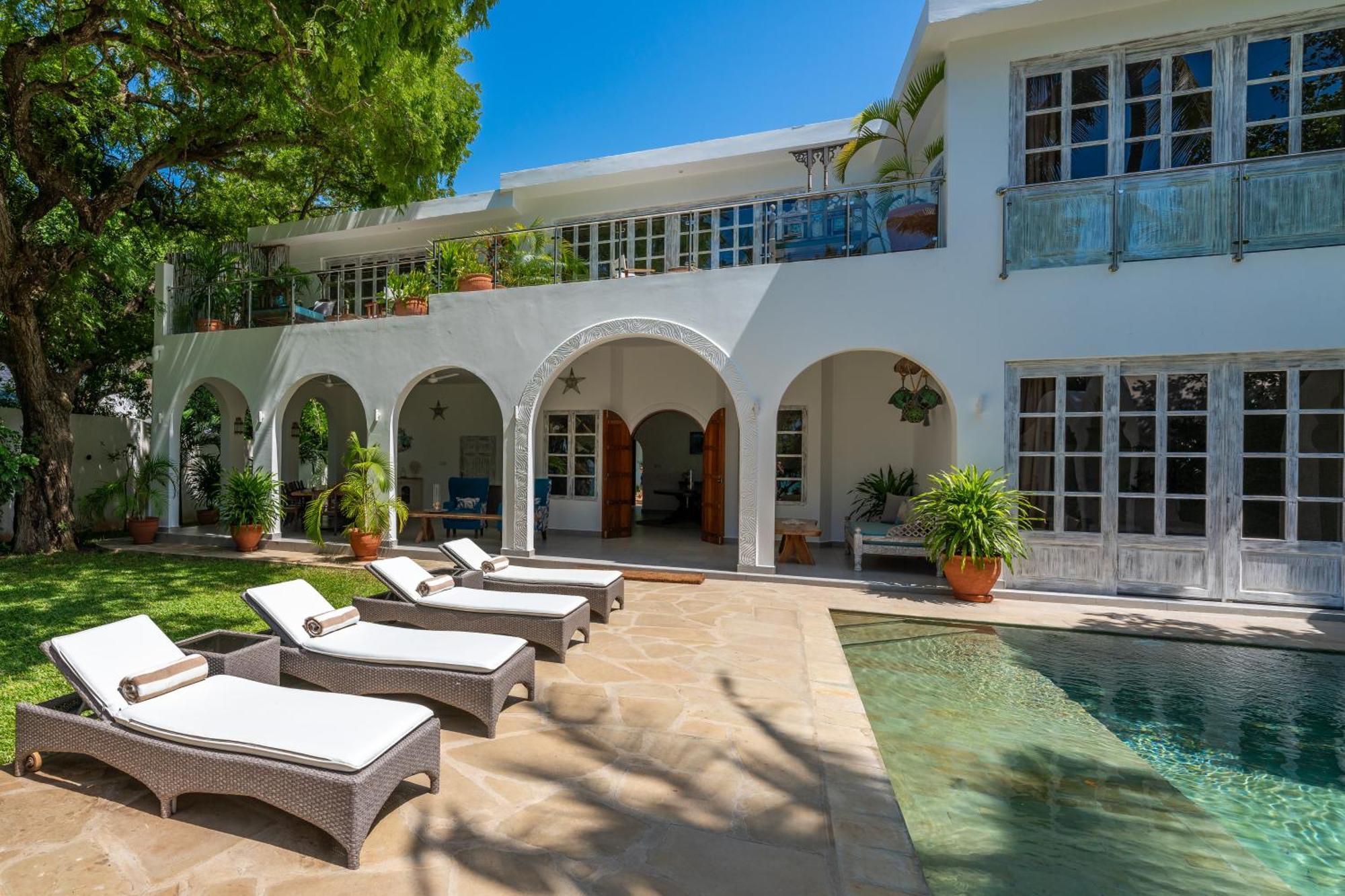 Nomad Beach Resort Диани-Бич Экстерьер фото