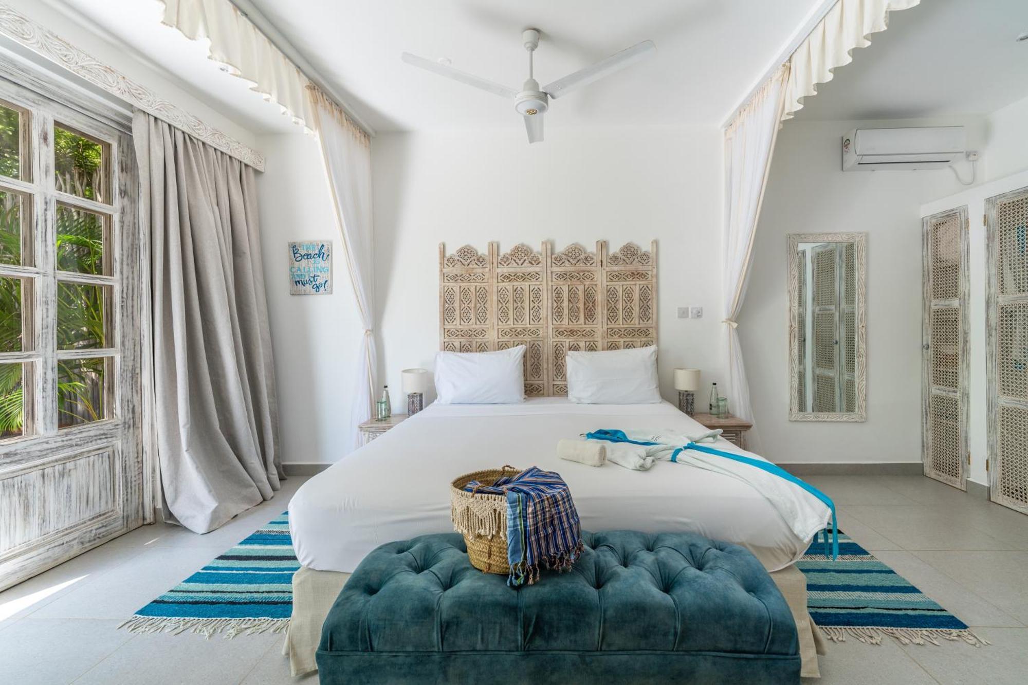 Nomad Beach Resort Диани-Бич Экстерьер фото