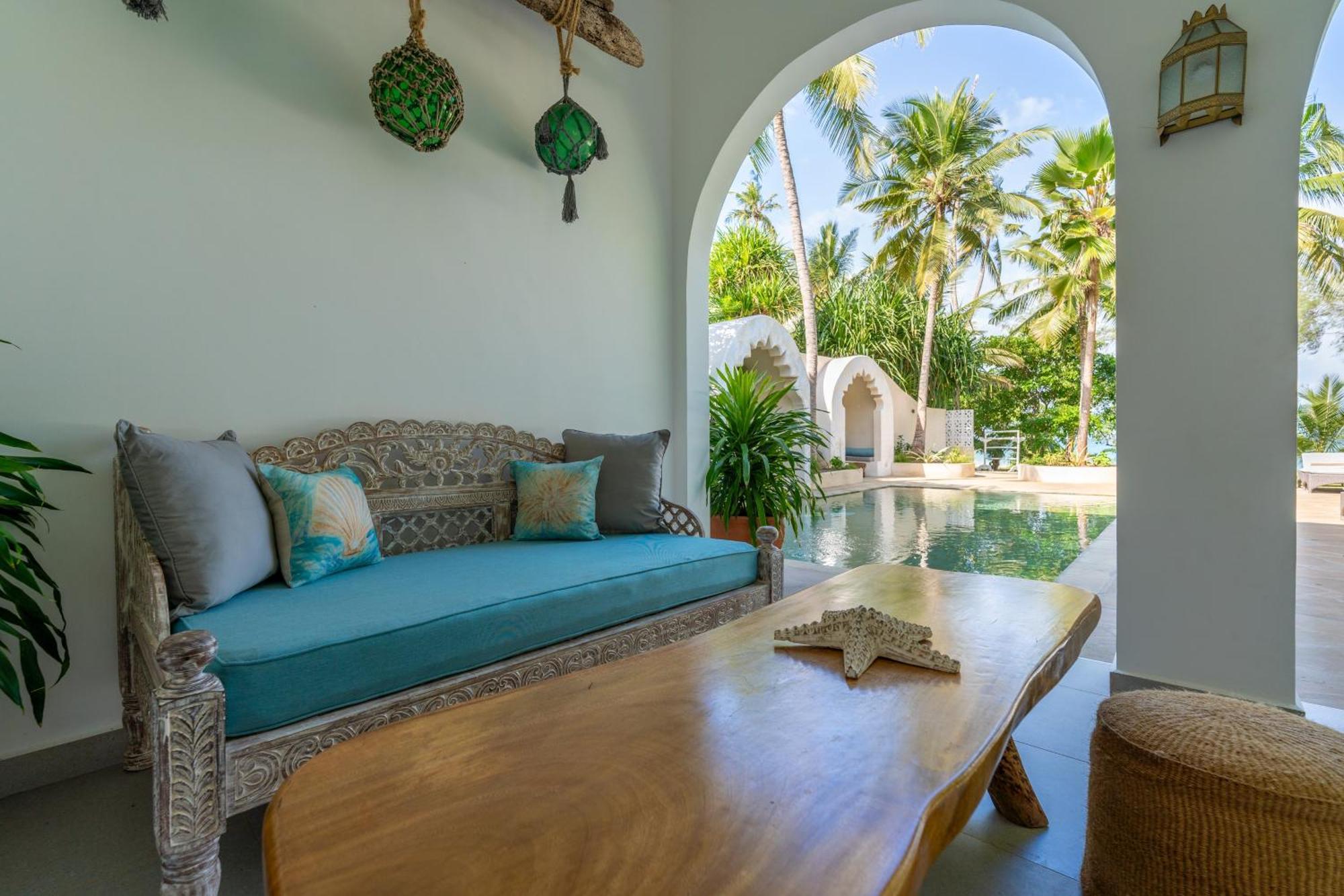 Nomad Beach Resort Диани-Бич Экстерьер фото