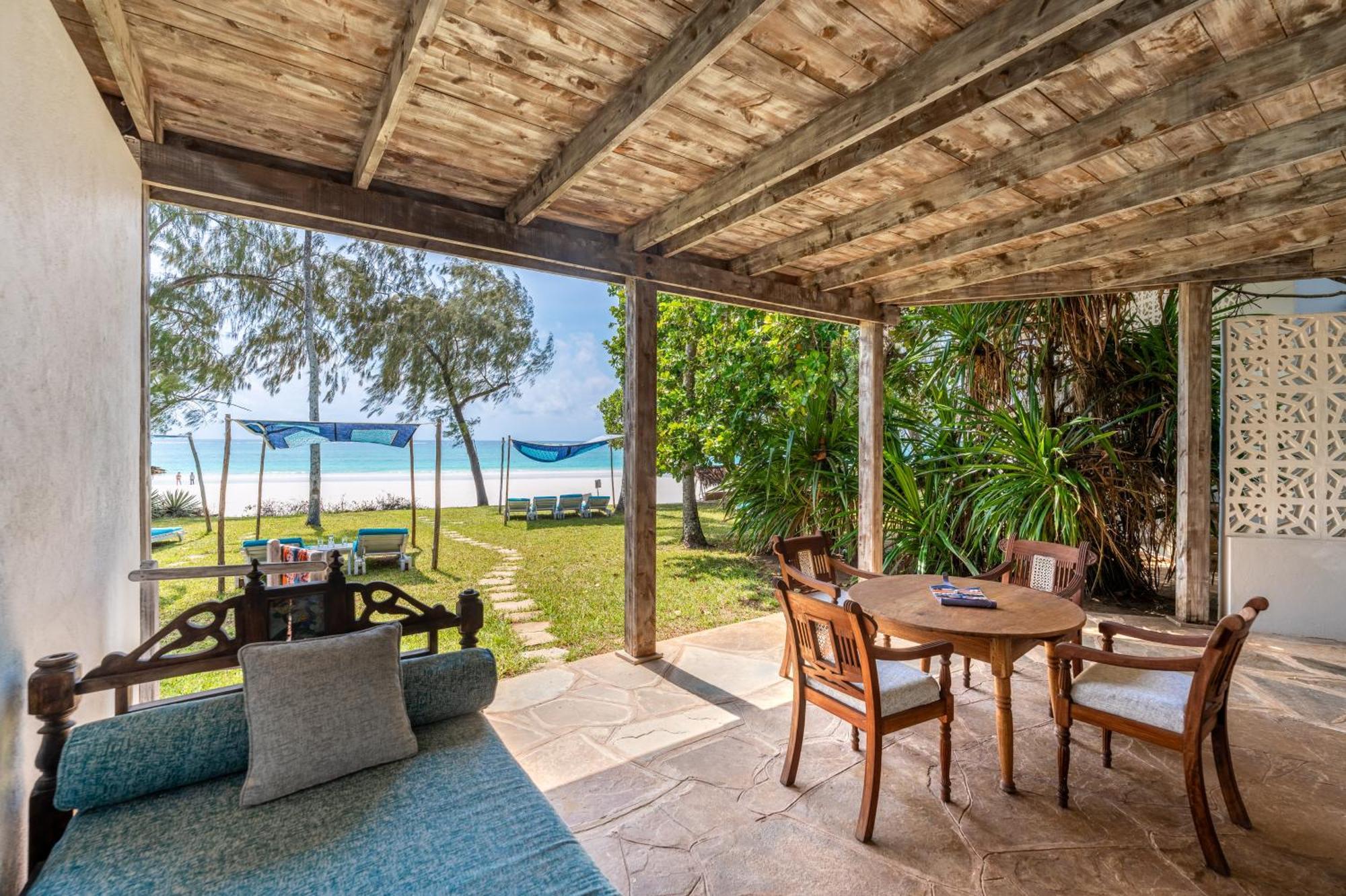 Nomad Beach Resort Диани-Бич Экстерьер фото